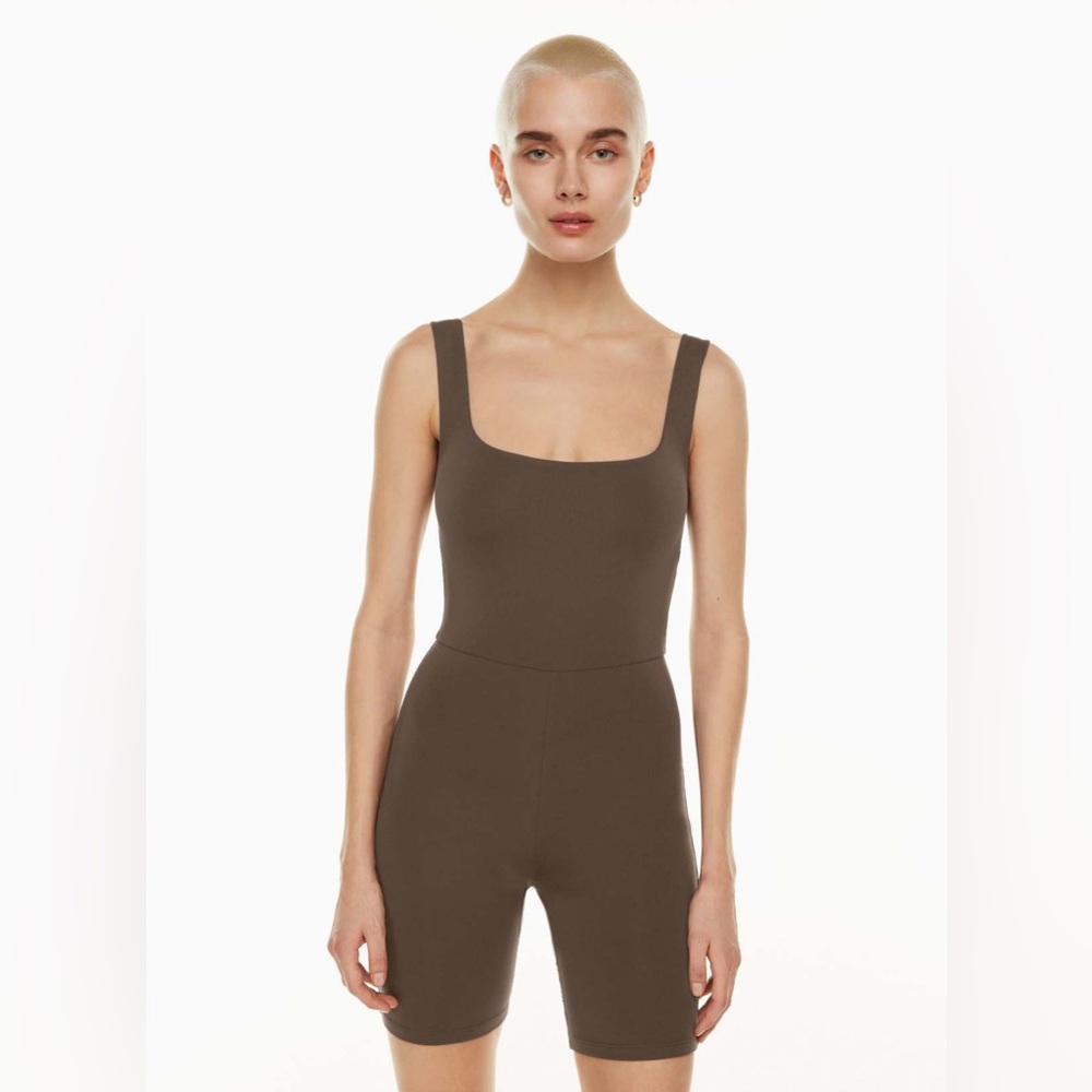 Aritzia Babaton Contour Squareneck Romper
